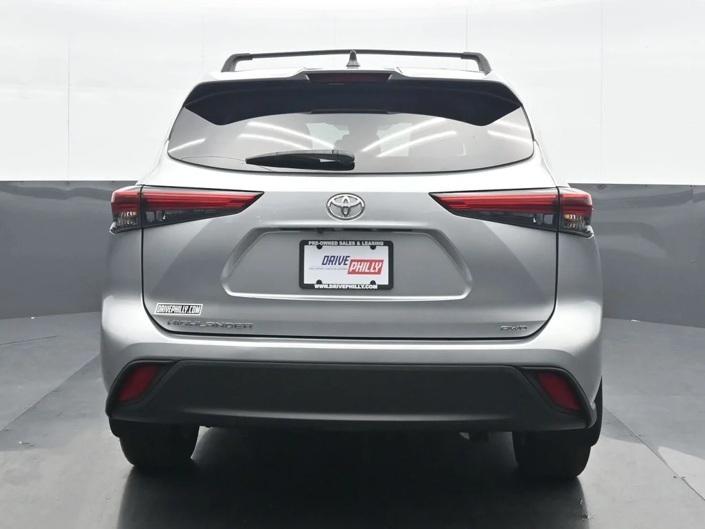 Used 2022 Silver Toyota L image 5
