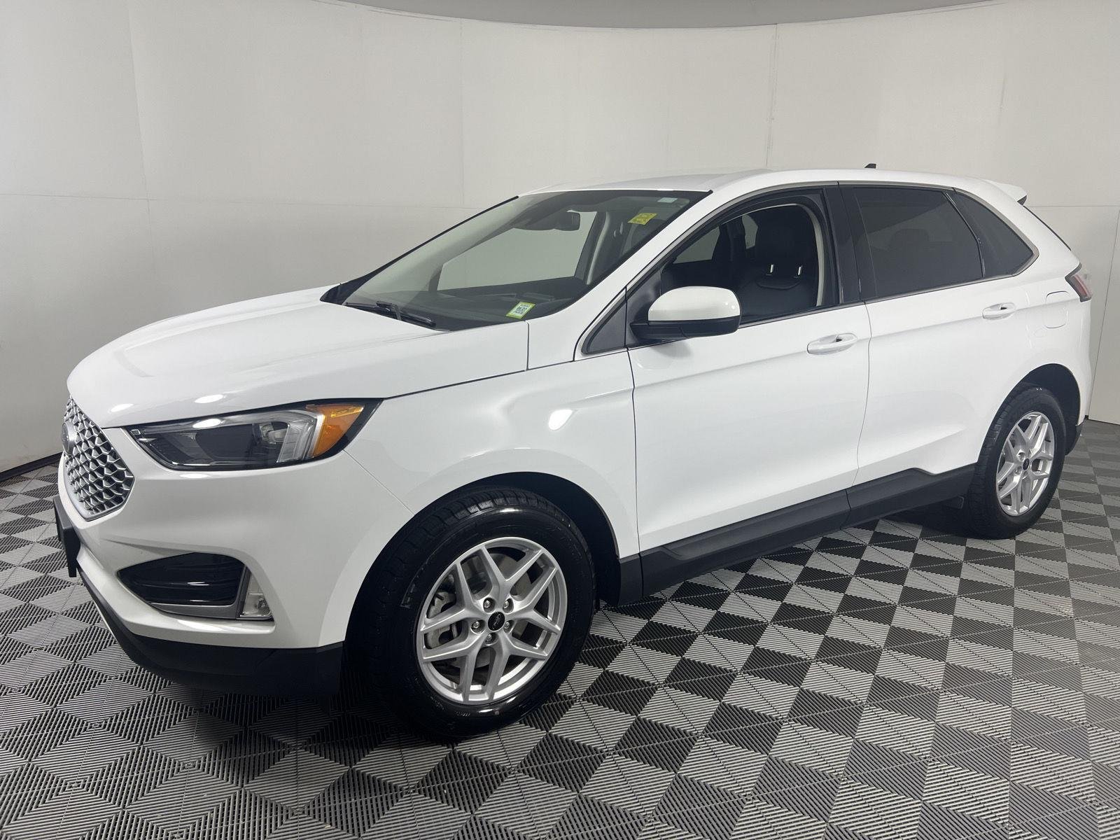Used 2023 Oxford White Ford SEL image 6