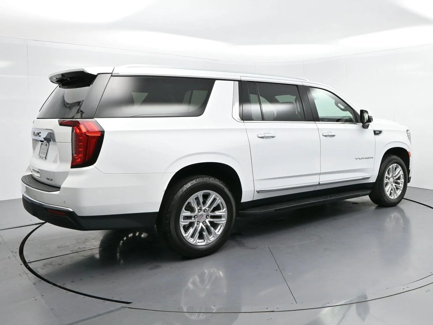 Used 2022 SUMMIT WHITE GMC SLT image 7