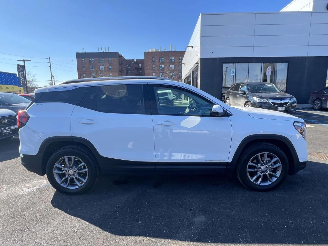 Used 2022 Summit White GMC AWD SLT image 7