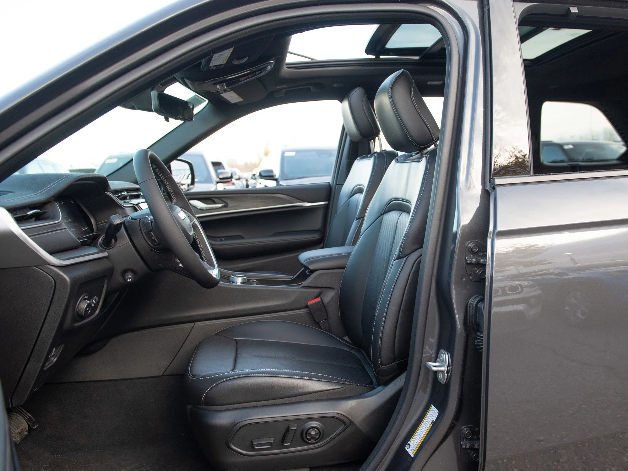 New 2025 Grey Jeep Limited* image 17