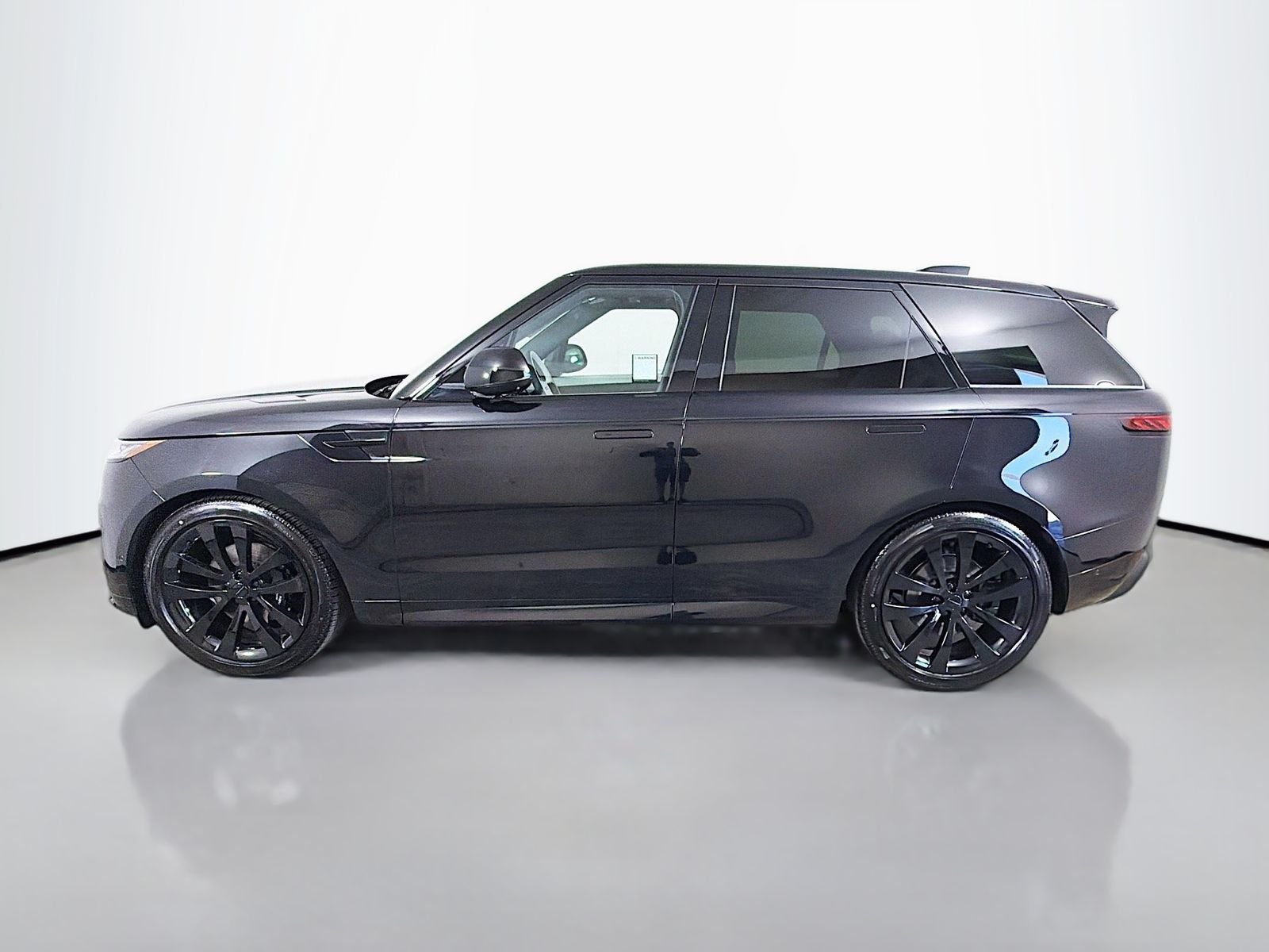 New 2026 Santorini Black Land Rover Dynamic SE image 2