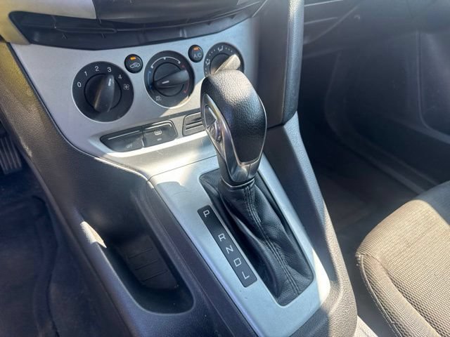 Used 2012 Grey Ford SE image 15