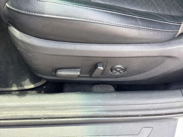 Used 2018 White Kia EX image 28