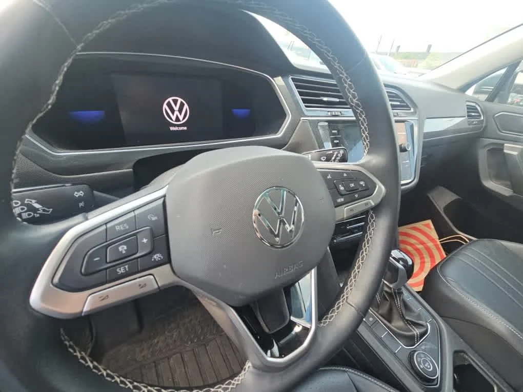 Used 2022 Platinum Gray Metallic Volkswagen SE image 7