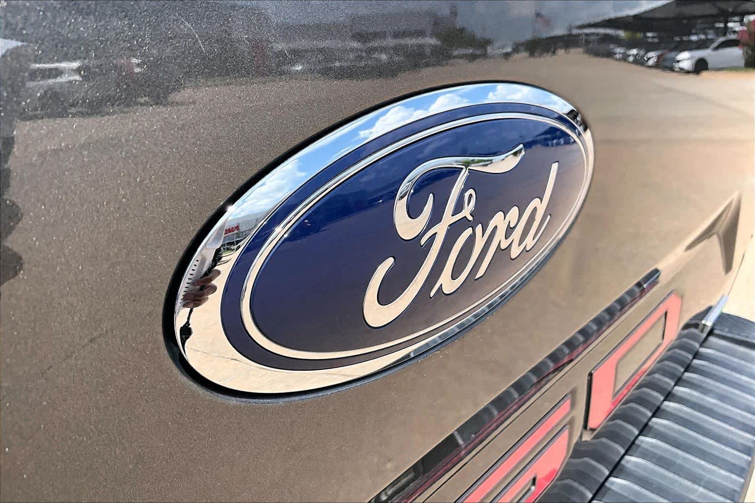 Used 2018 Magnetic Metallic Ford XLT image 30