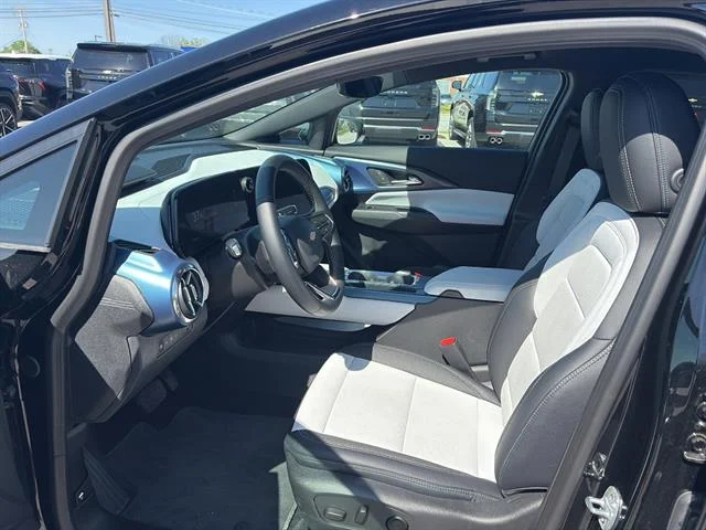 2025 Chevrolet Equinox EV LT - Photo 6