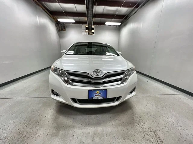Used 2014 White Toyota XLE image 3