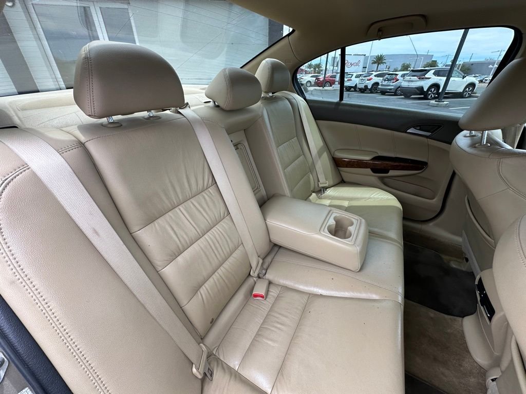 Used 2010 Silver Honda EX-L image 16