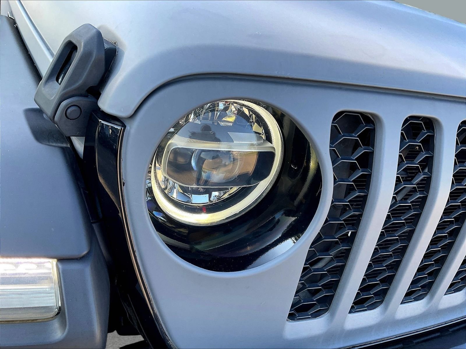 Used 2021 Black Jeep Sport image 33