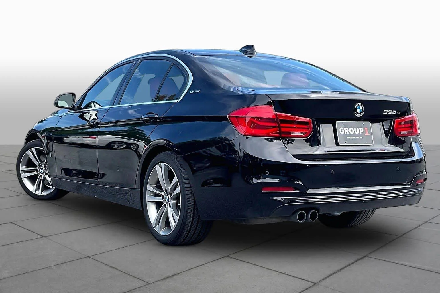 Used 2017 Jet Black BMW 330e iPerformance image 10