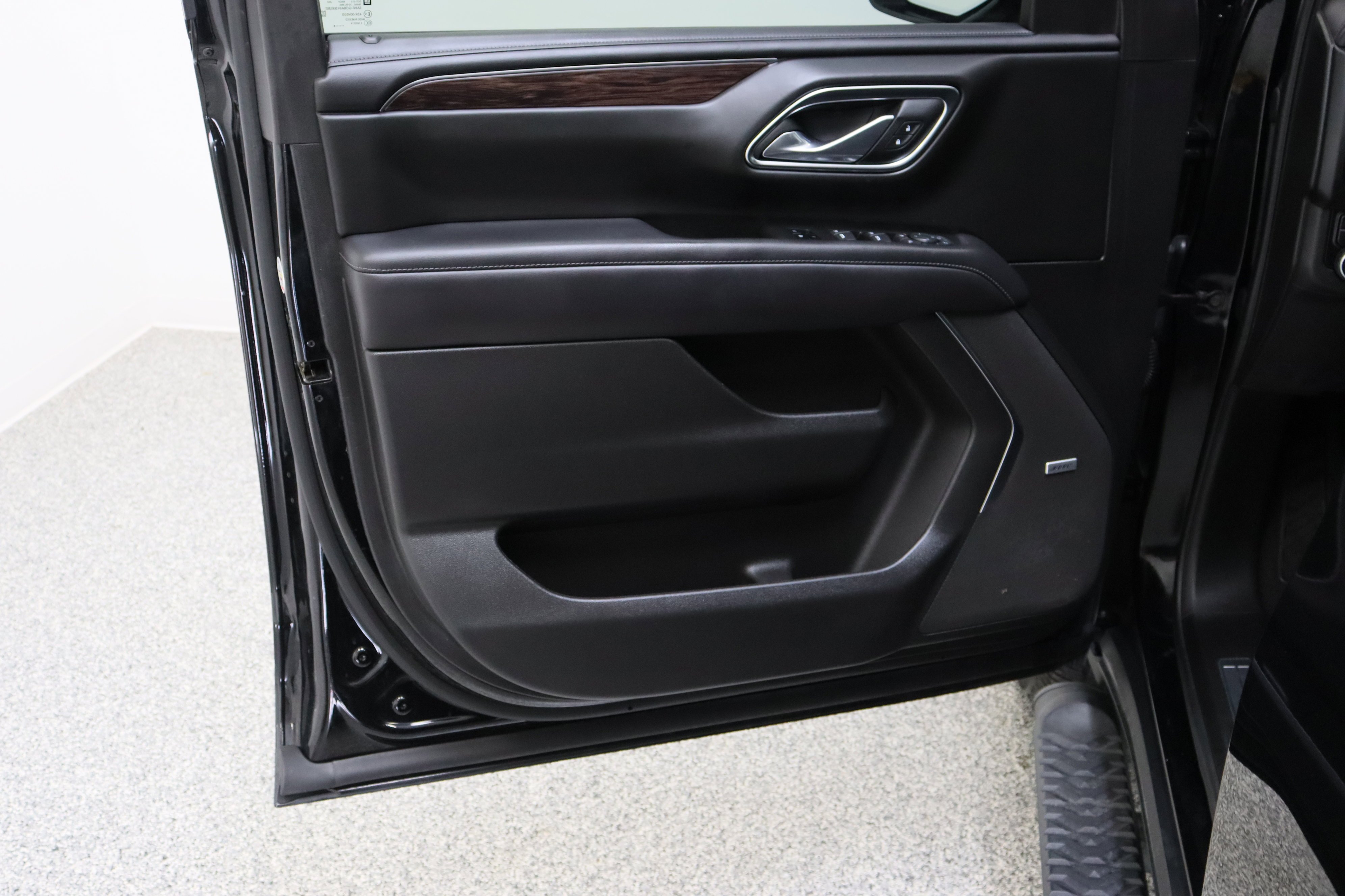 Used 2024 Black Chevrolet Z71 5.3L image 12