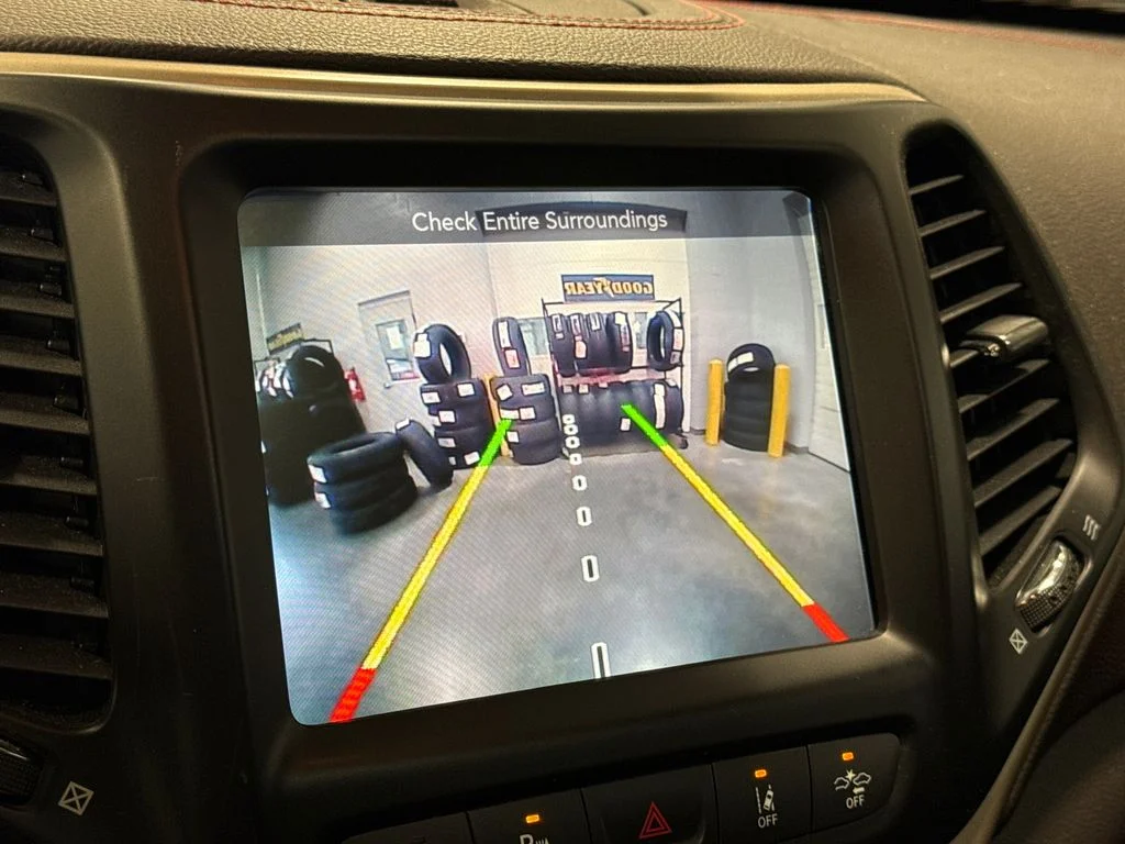 Used 2015 Blue Jeep Trailhawk image 18