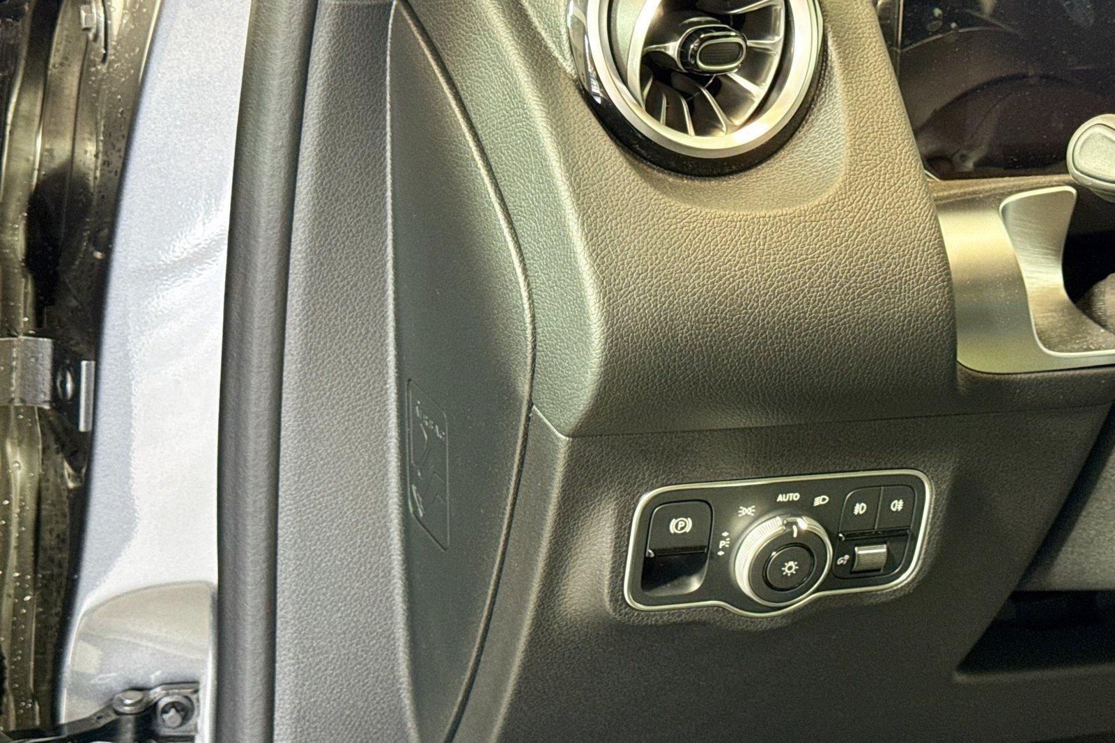New 2026 Mountain Grey Metallic Mercedes-Benz GLB 250 image 10