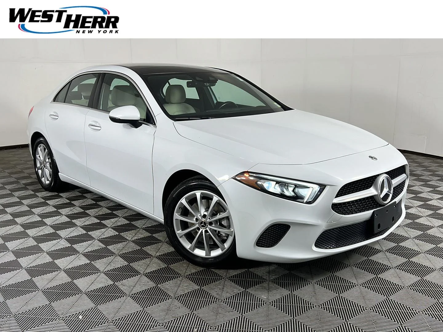 Used 2020 Digital White Pearl Metallic Mercedes-Benz A 220 image 1