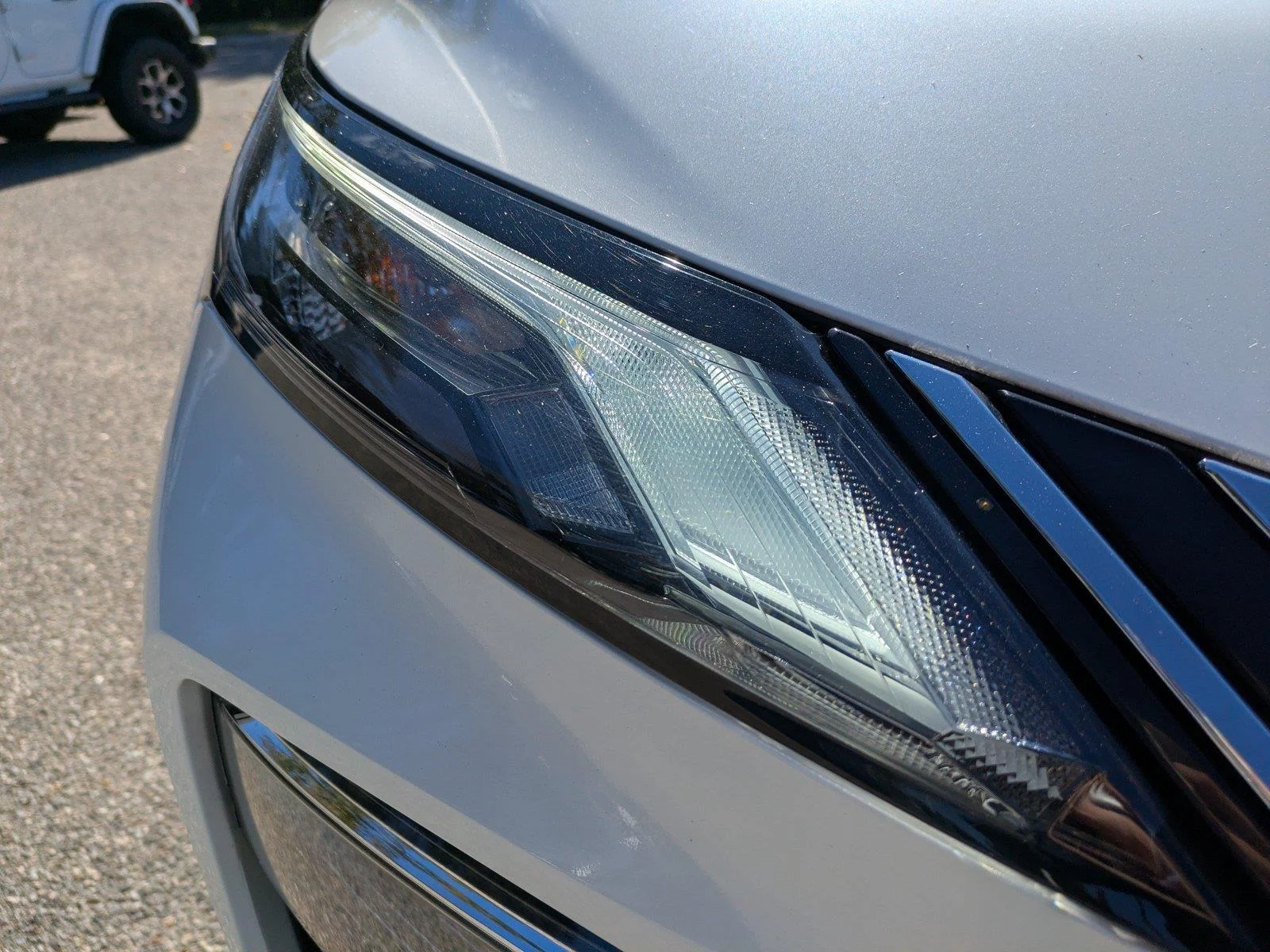 Used 2023 Pearl White Tricoat Nissan SV image 10