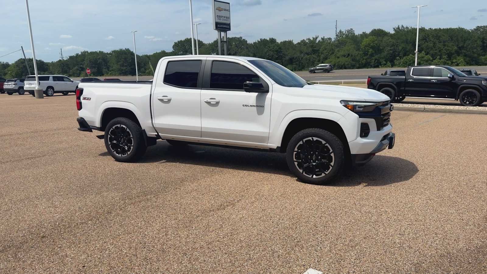 Used 2026 Summit White Chevrolet 4WD Z71 image 2