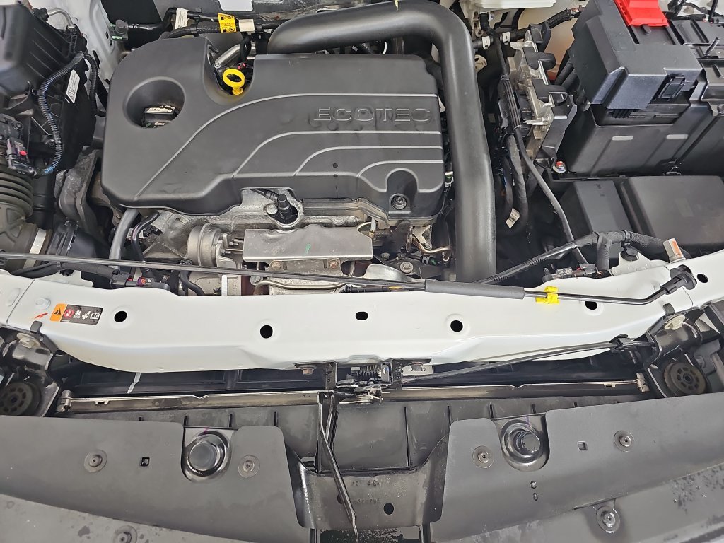 Certified Used 2025 Summit White Chevrolet LT image 35