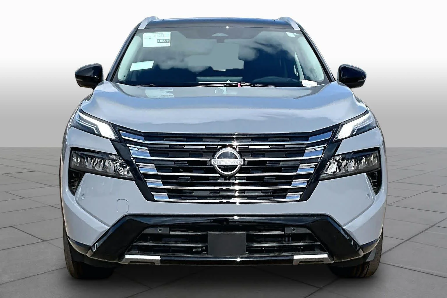 New 2026 Boulder Gray Pearl / Super Black Two-tone Nissan Platinum image 3