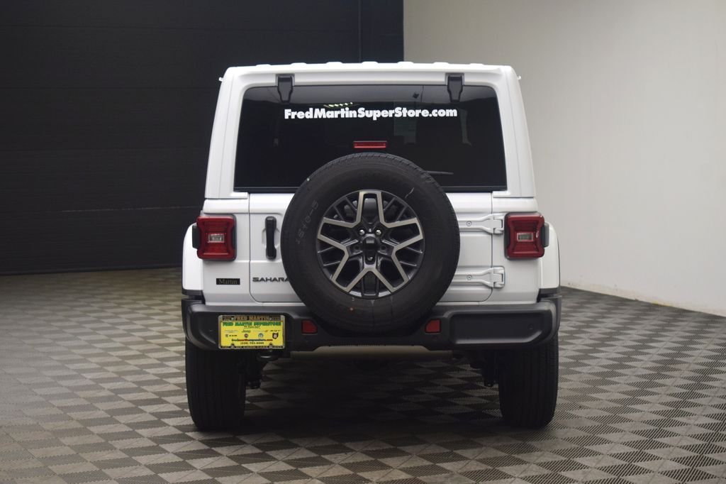 New 2026 Bright White Clear-Coat Exterior Paint Jeep Sahara image 12