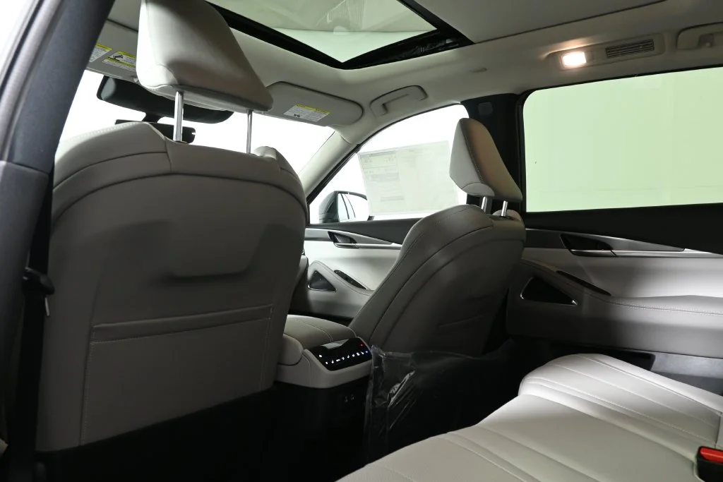New 2027 White INFINITI LUXE image 29