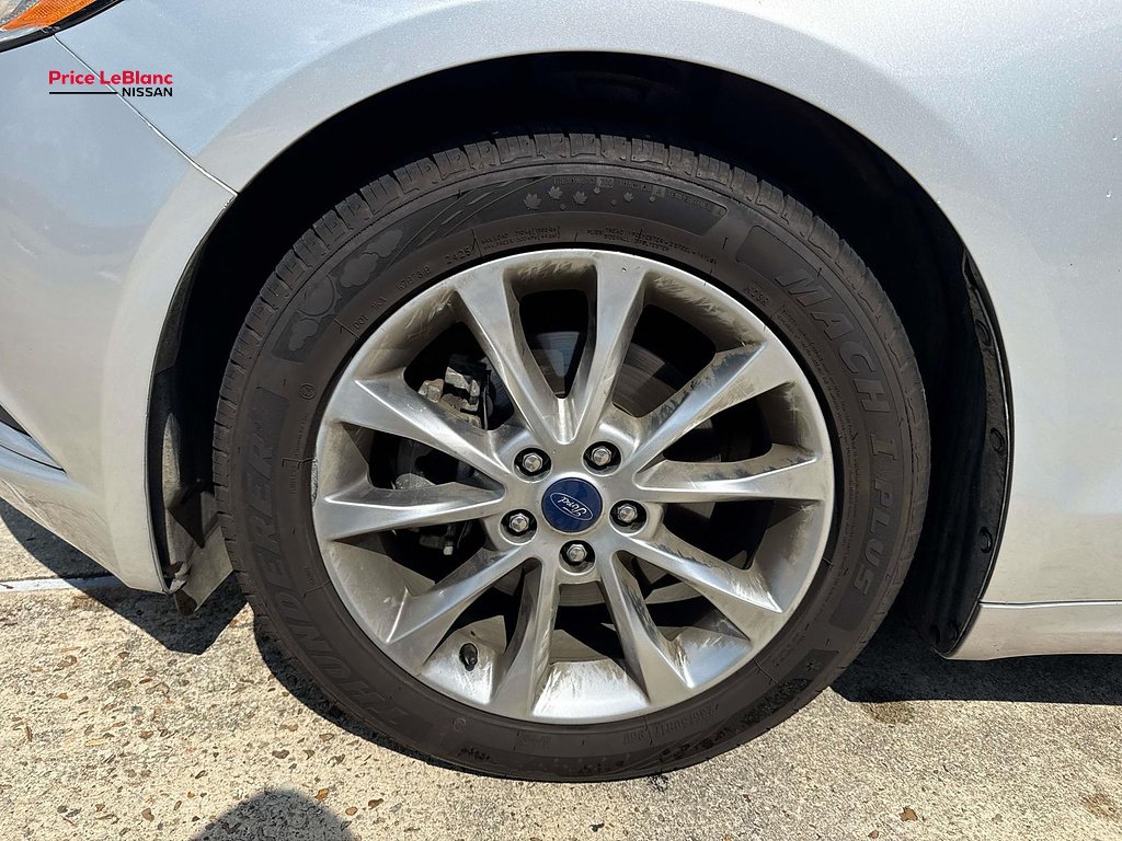 Used 2017 Ingot Silver Ford SE image 4