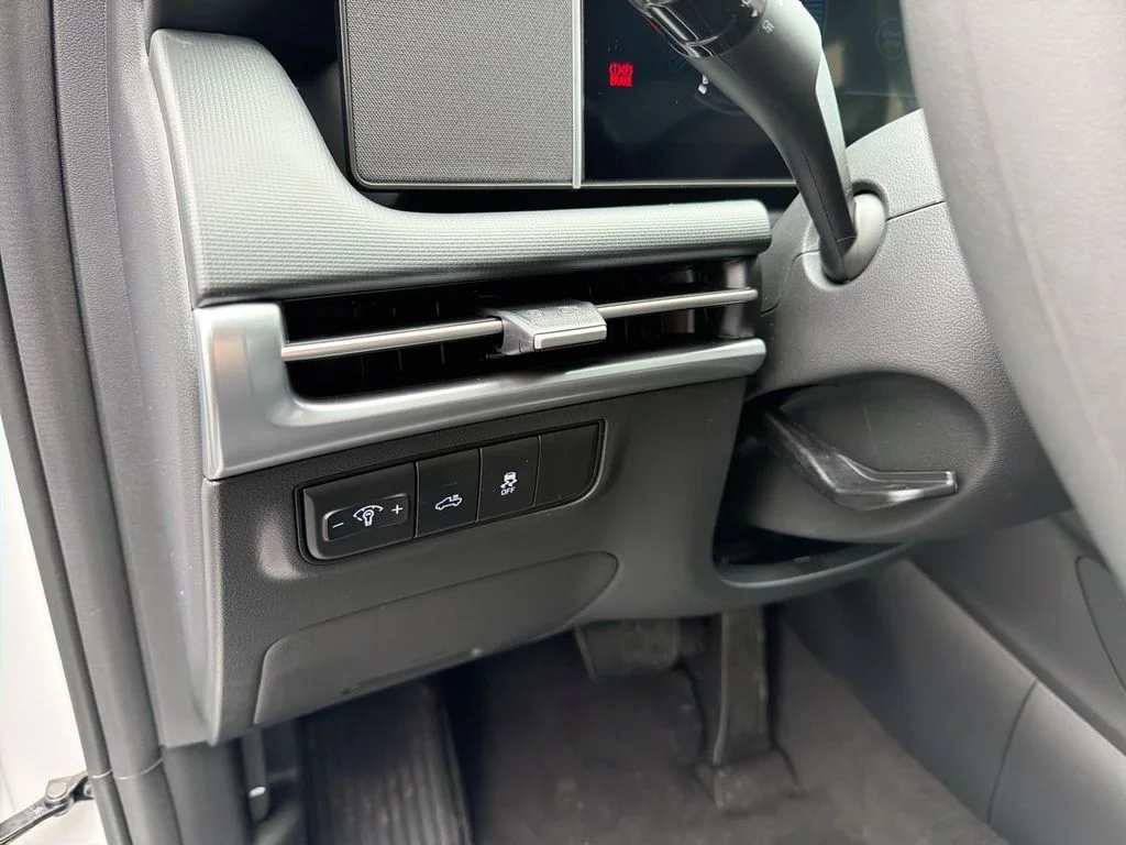 New 2026 White Hyundai SE image 20