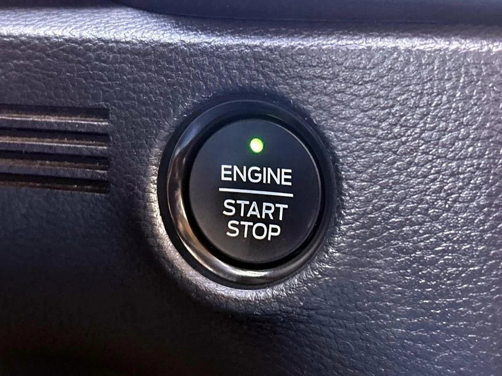 Used 2022 White Ford Lariat image 24