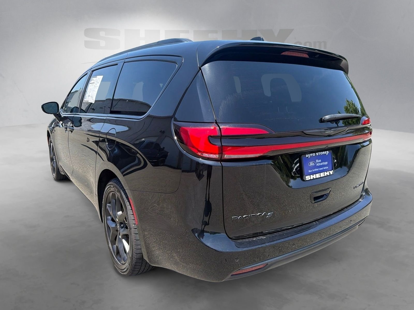 Used 2025 Black Chrysler Limited image 13