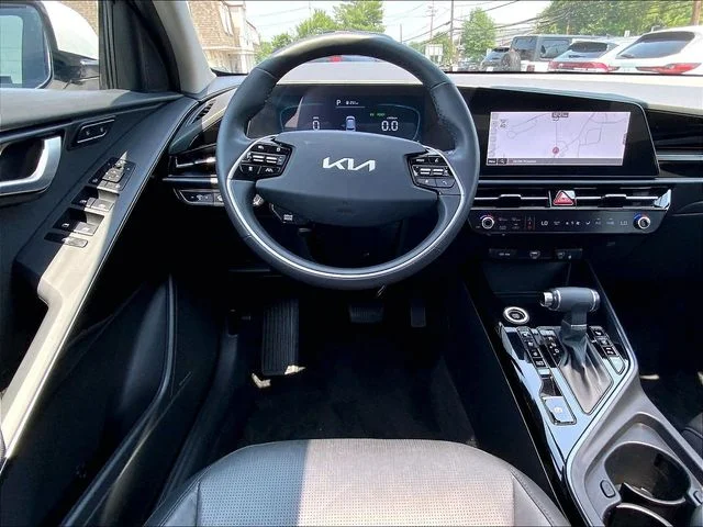 Used 2023 White Kia SX image 11