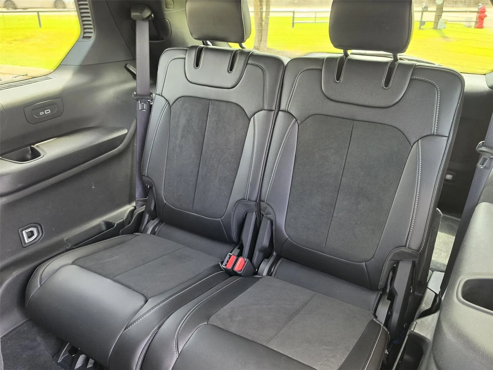 Used 2025 Velvet Red Pearlcoat Jeep Altitude X image 23