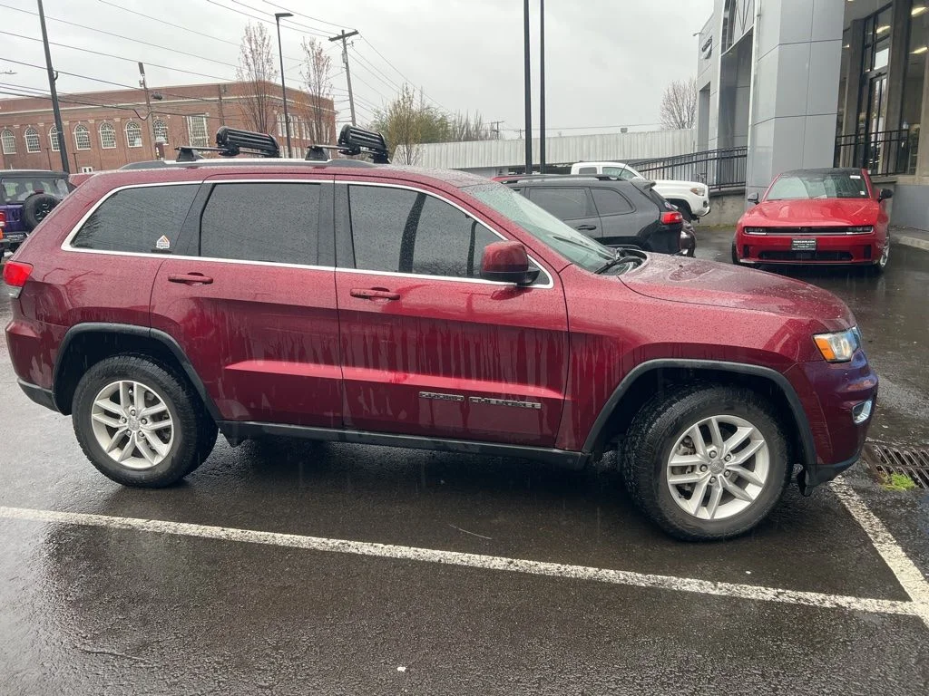 Used 2018 Red Jeep Laredo E image 4