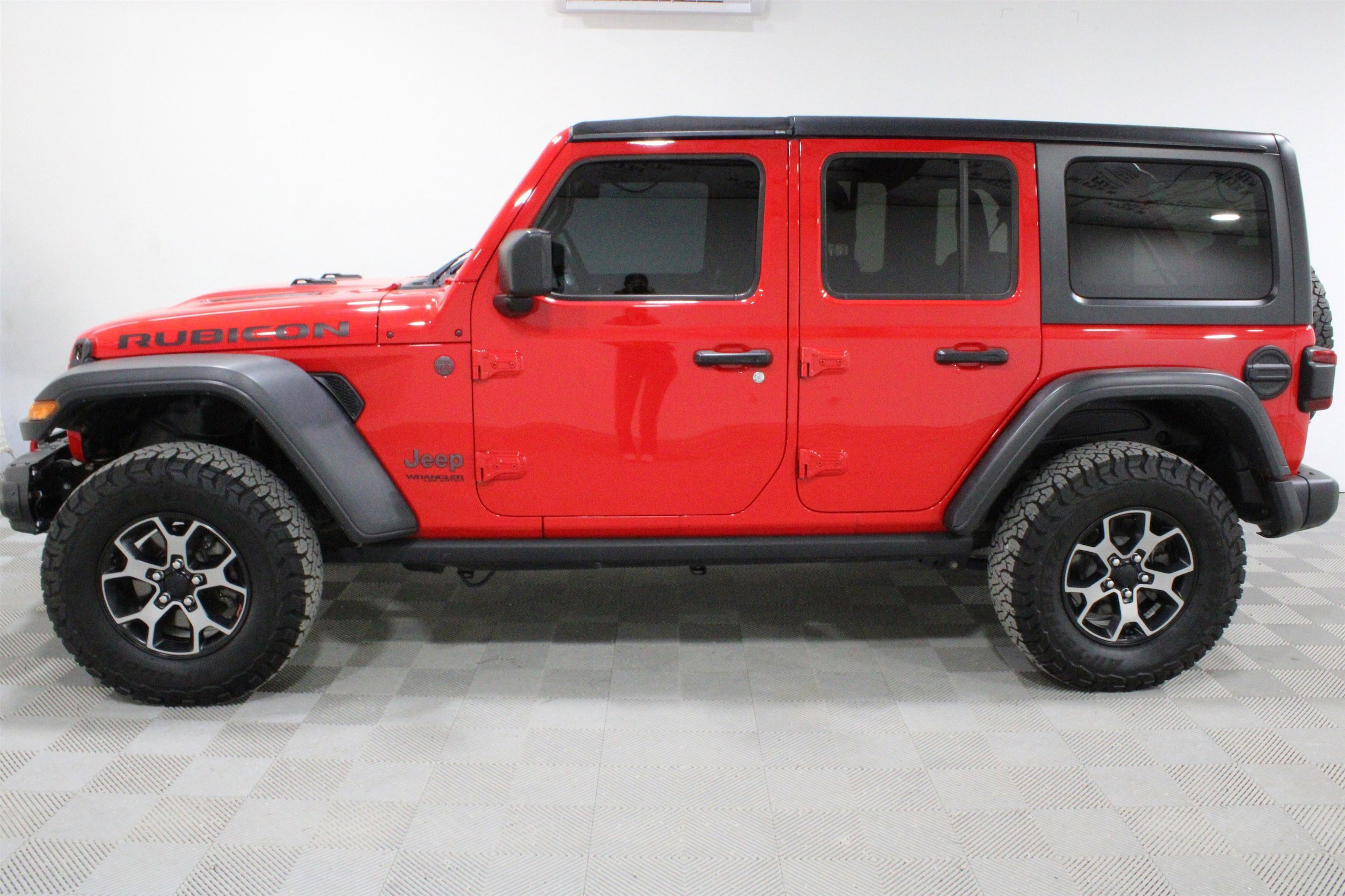 Used 2018 Firecracker Red Clearcoat Jeep Rubicon image 29
