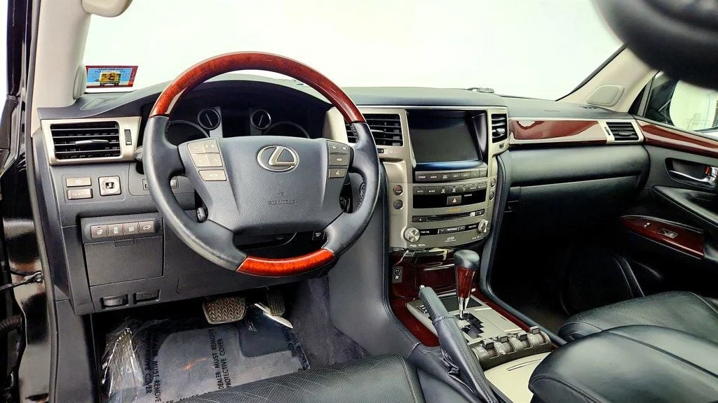Used 2013 Black Onyx Lexus 4WD 4dr w/ Luxury Package, Mark Levinson & Rear Entertainment image 13