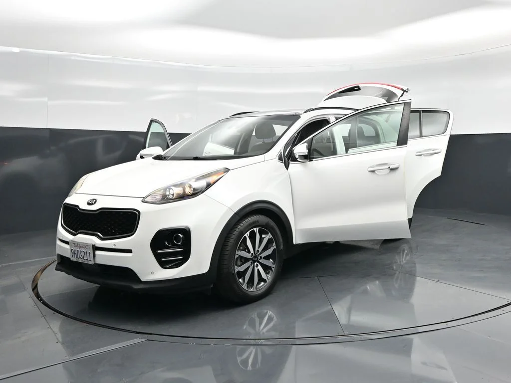 Used 2018 White Kia EX image 31