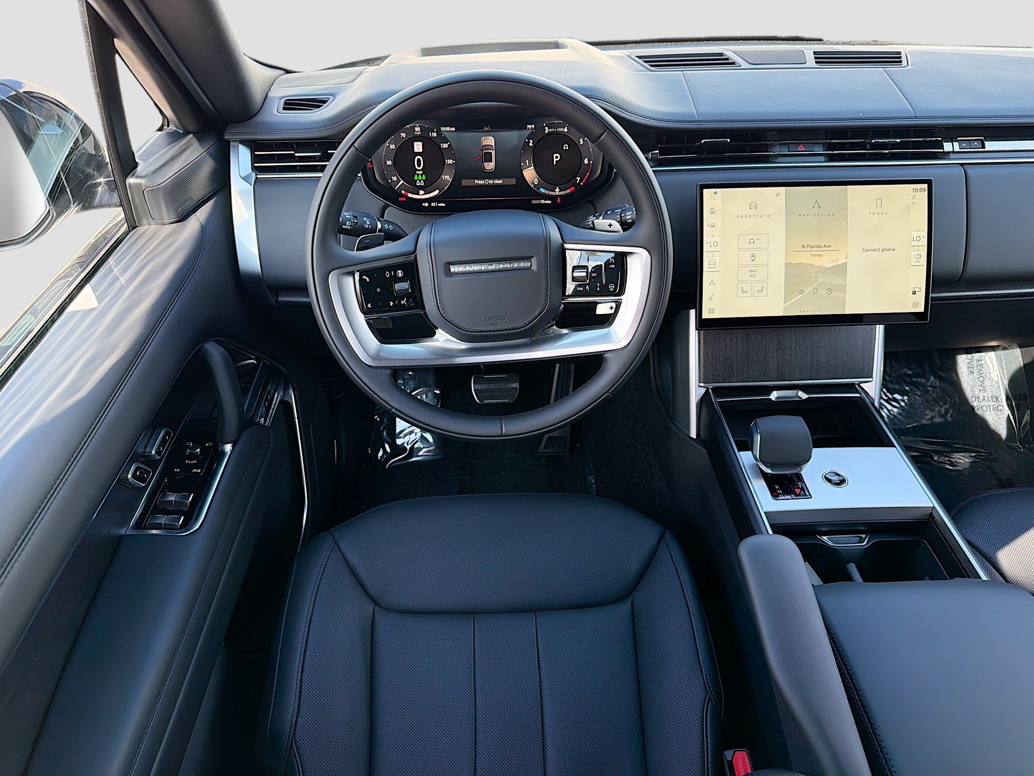 New 2026 Santorini Black LAND ROVER SE 7 Seats image 16