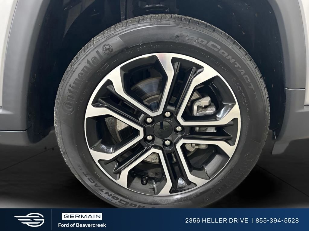 Used 2023 Billet Silver Metallic Jeep Limited image 17