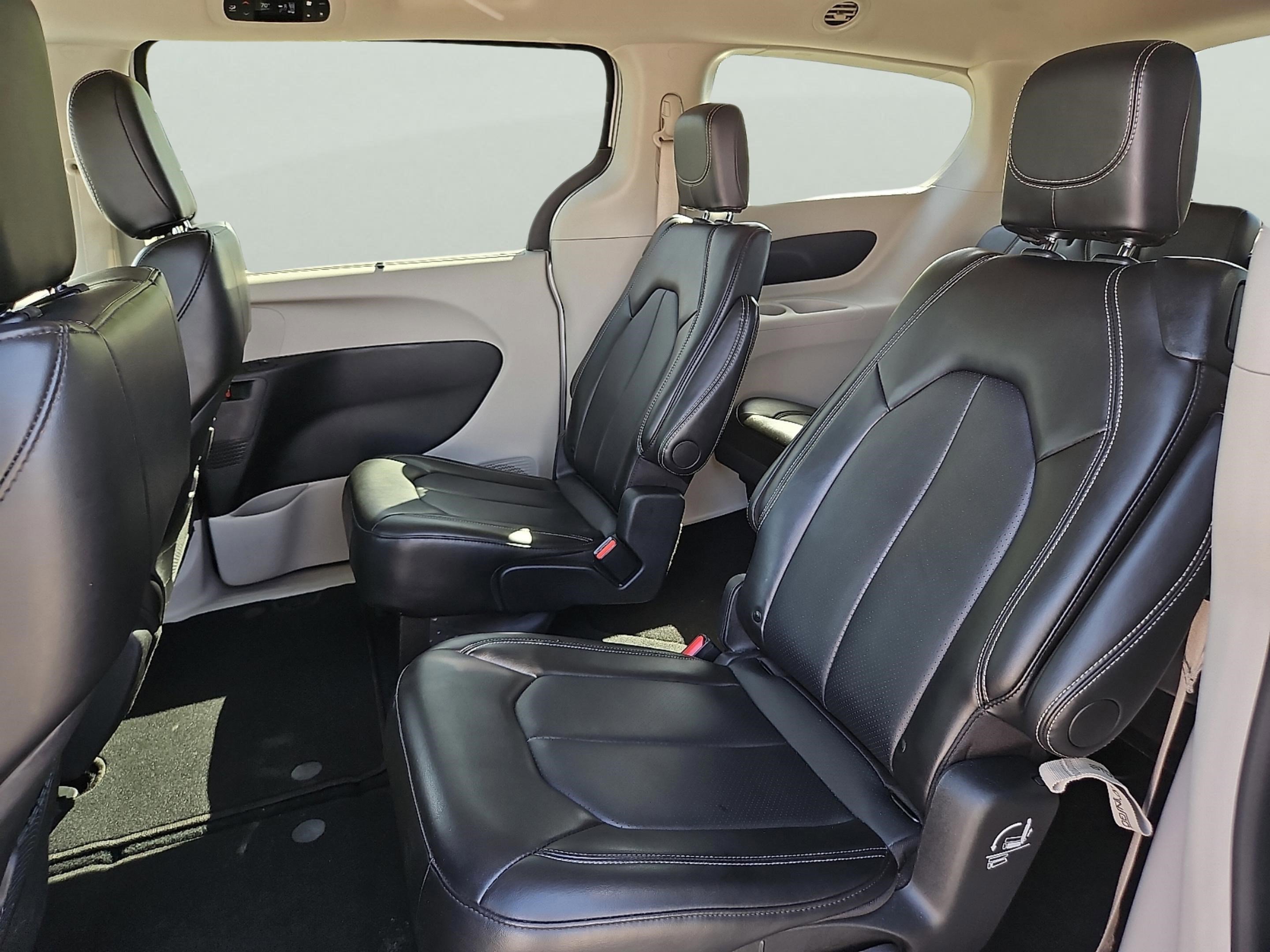 Used 2024 Silver Mist Clearcoat Chrysler Touring L image 8