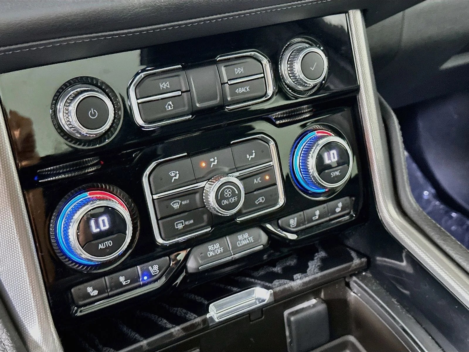 Used 2023 Onyx Black GMC Denali image 17