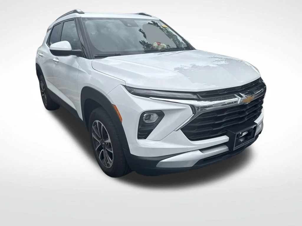 Used 2024 White Chevrolet LT image 2
