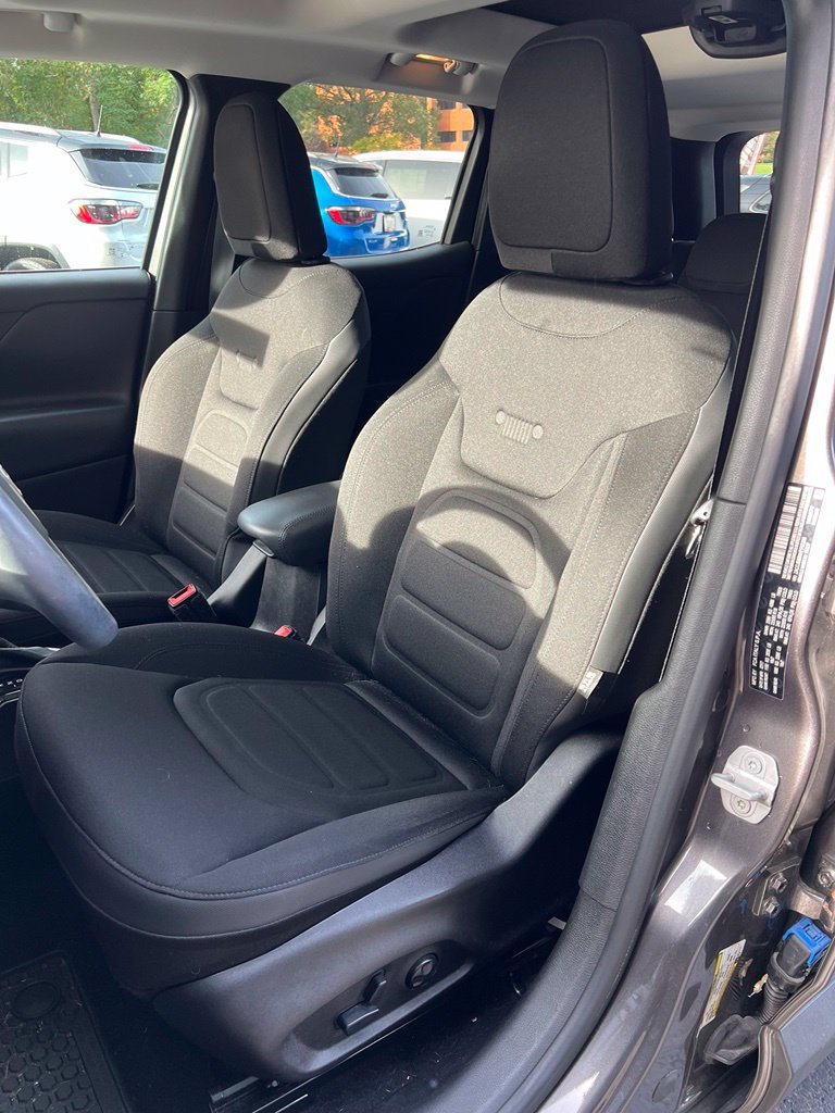 Used 2017 Gray Jeep Latitude image 9