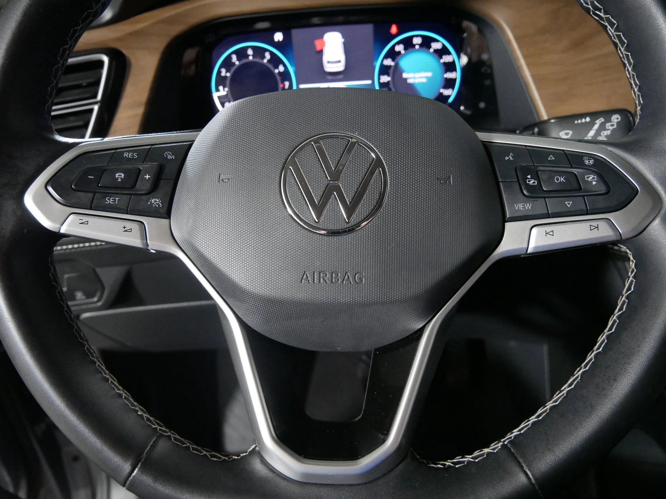 Used 2024 Silver Mist Metallic Volkswagen 2.0T SE w/Technology image 25