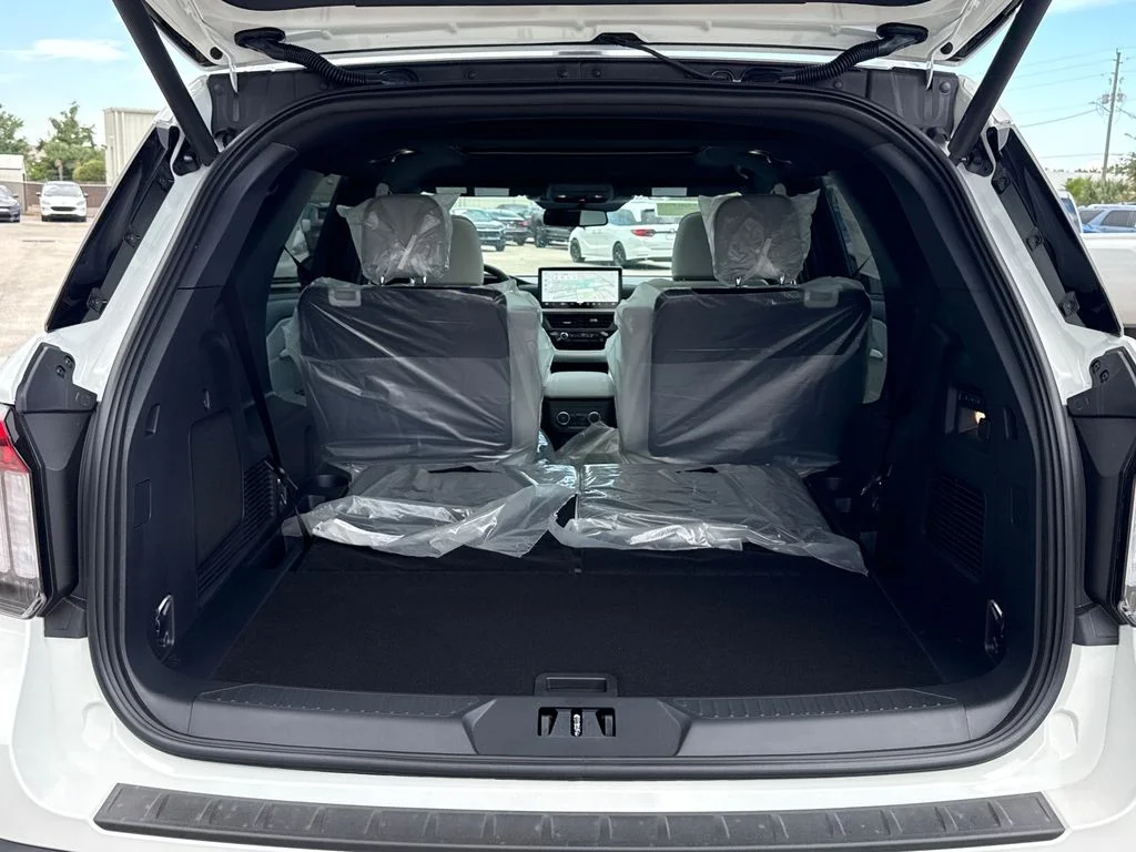 New 2027 White Ford Platinum image 22
