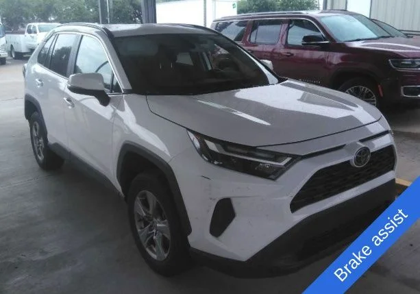 Used 2025 Ice Toyota XLE image 10
