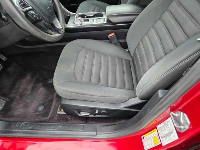 Used 2017 Red Ford SE image 16