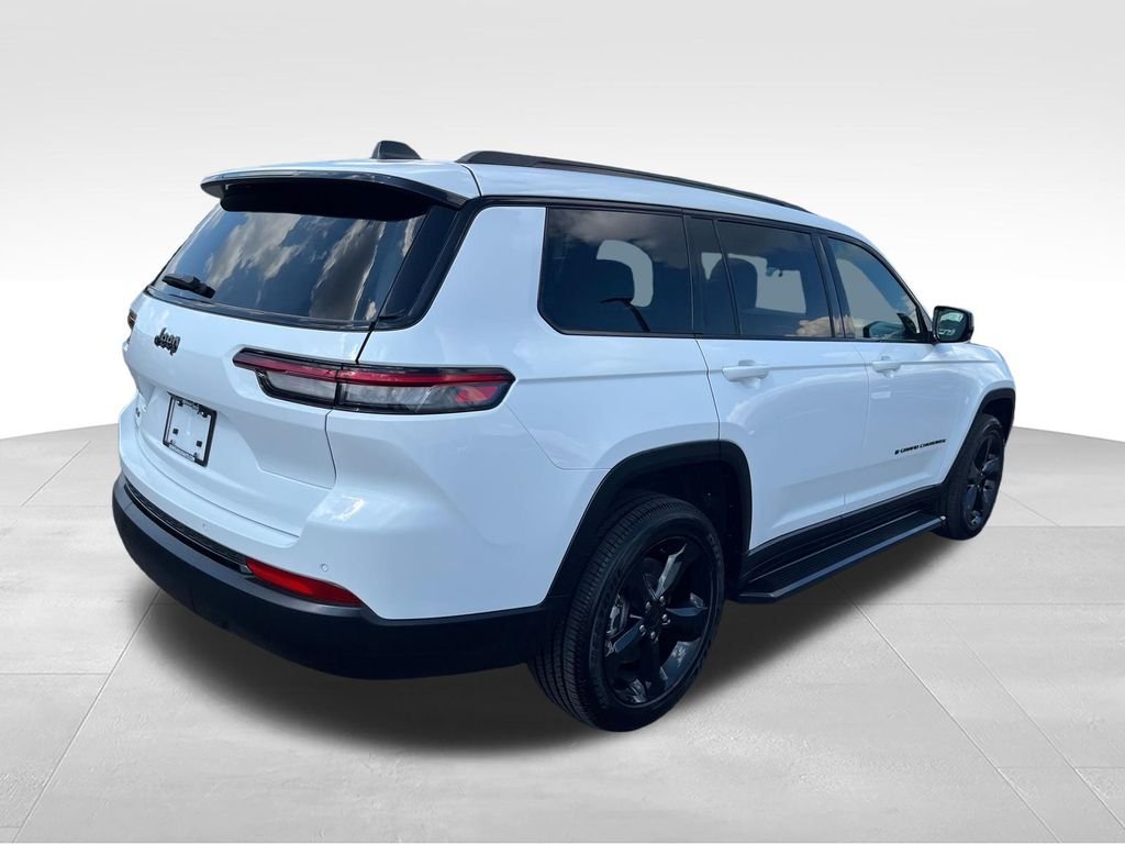 Used 2024 White Jeep Altitude image 5