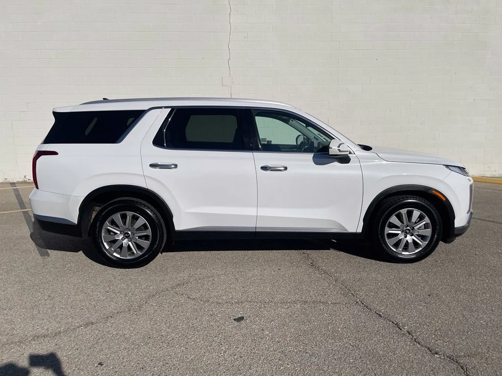 Used 2025 Hyper White Hyundai SEL image 10