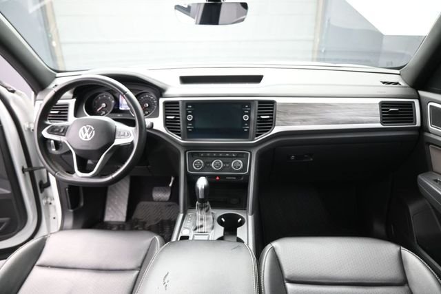 Used 2021 White Volkswagen 2.0T SE w/Technology image 27