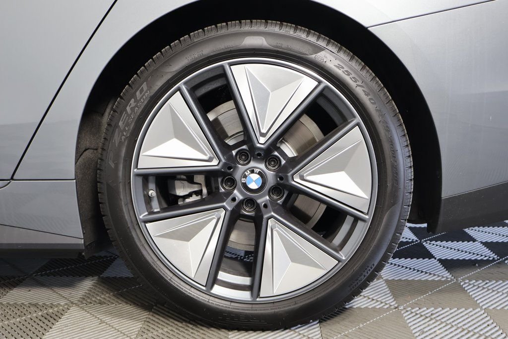 New 2026 Skyscraper Grey Metallic BMW eDrive40 image 10