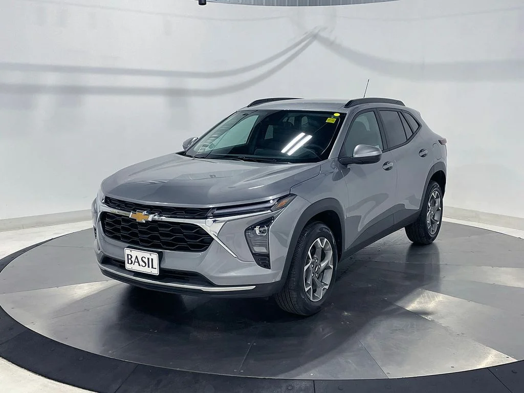 Used 2025 Gray Chevrolet LT image 8